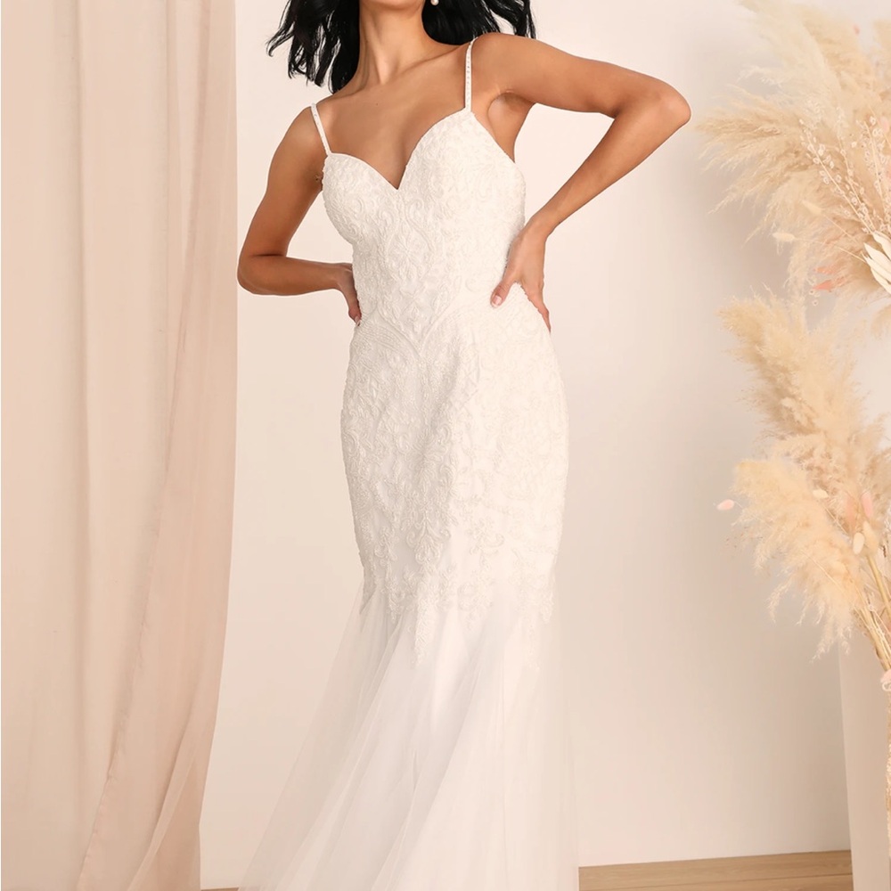 Lulu's Elegant White Wedding Dress